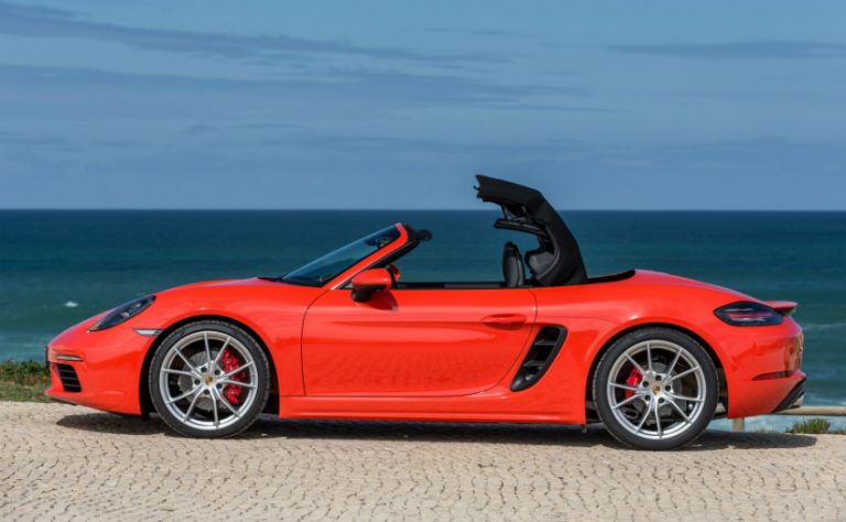 PORSCHE BOXSTER 718 R Less is more