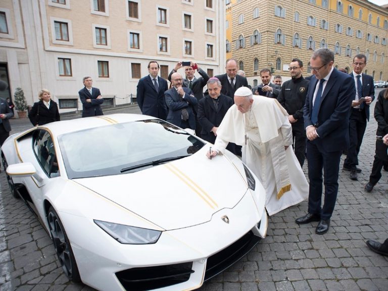 Une Lamborghini Huracan pour le Pape François