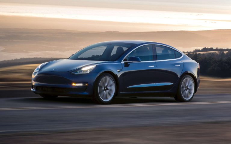Model 3 : dates européennes, prix, la Tesla abordable se précise