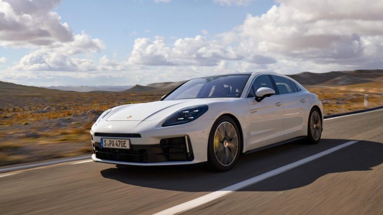 Porsche présente deux nouvelles versions hybrides rechargeables de la Panamera