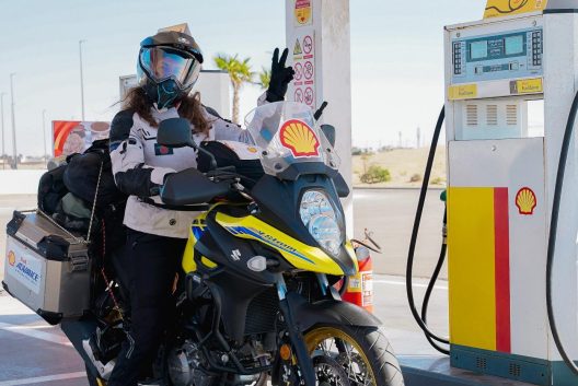 Vivo Energy Maroc célèbre Afaf Hamdoune, première marocaine à effectuer un tour d’Afrique à moto