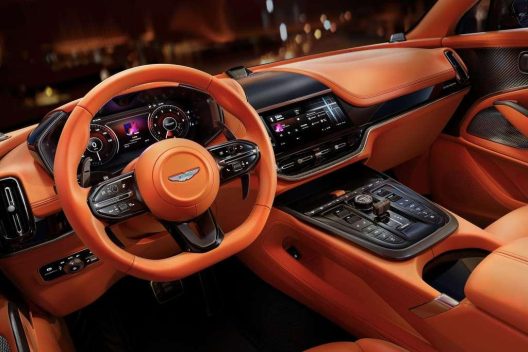 Pour répondre aux critiques, Aston Martin dote sa DBX d’un nouvel intérieur