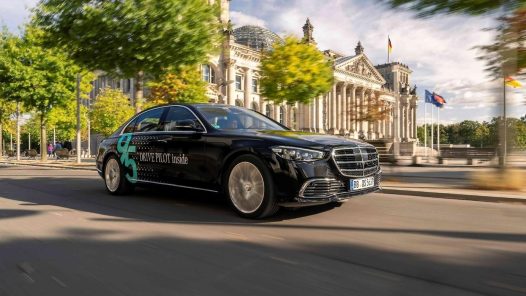 Mercedes-Benz augmente la vitesse de la conduite automatisée de niveau 3 en Allemagne