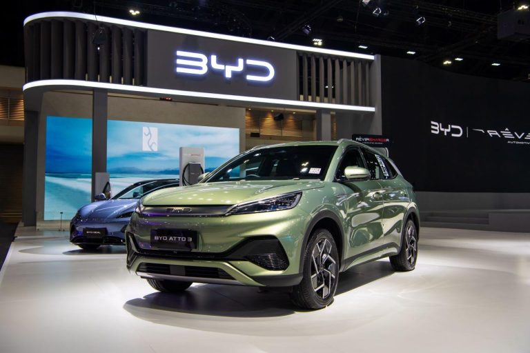 Le géant chinois BYD dépasse Tesla en terme de chiffre d&rsquo;affaires trimestriel